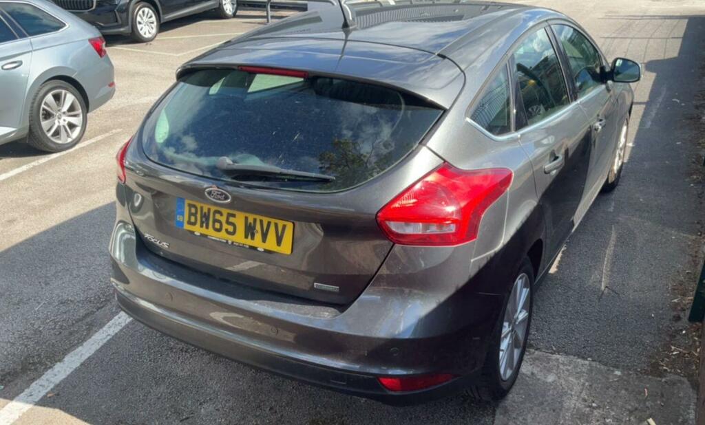 Ford Focus Hatchback Silver #3