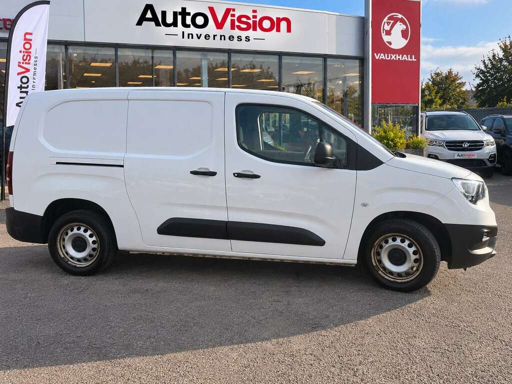 Vauxhall Combo 2000 1.5 Turbo D 130Ps H1 Sportive Van Black #4