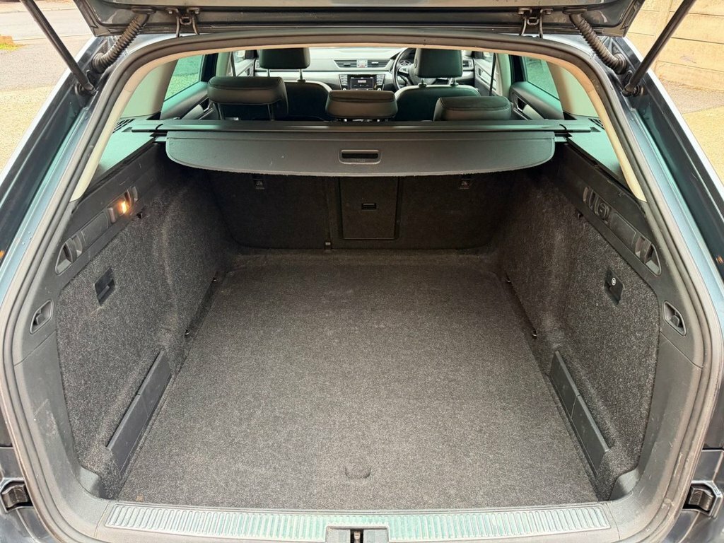 Skoda Superb 2.0 Tdi Se L Executive Grey #8