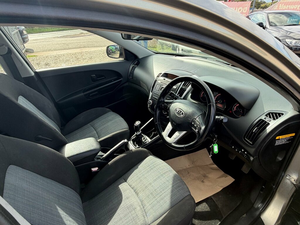 Kia Ceed 1.6 Crdi Ecodynamics 2 Hatchback Silver #2