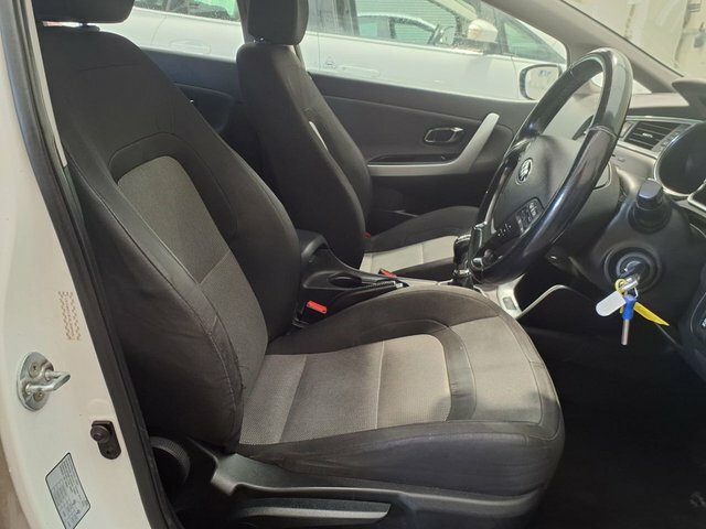 Kia Ceed 2015 1.6L 133 Bhp White #2