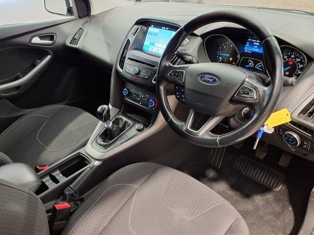 Ford Focus 2017 1.5 Tdci Zetec Edition Hatchback M White #3