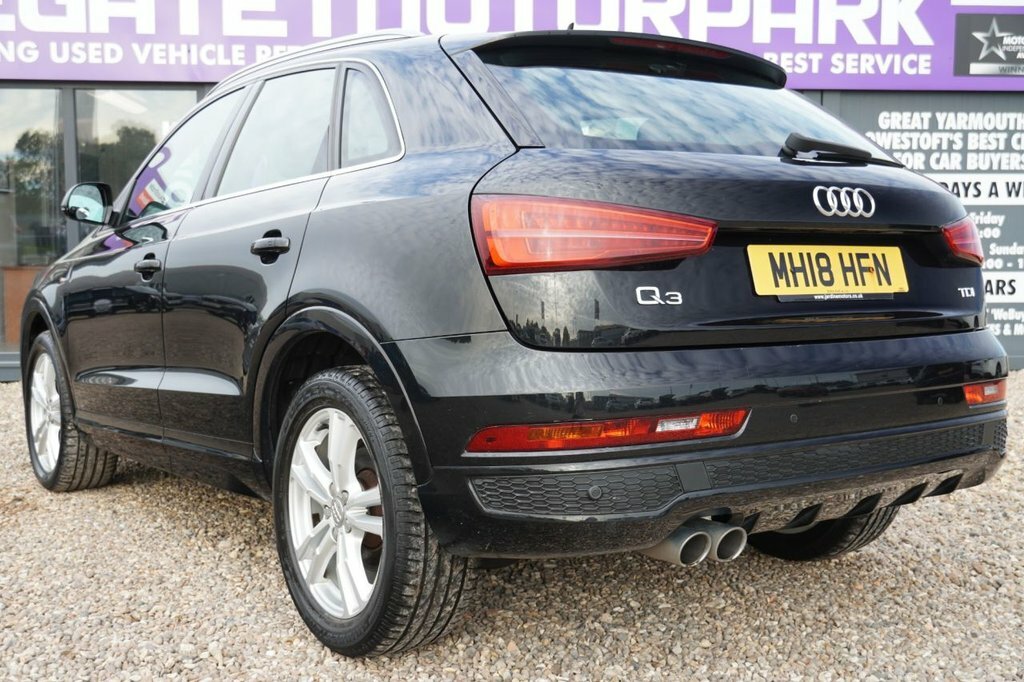 Audi Q3 2L S Line Edition Black #2