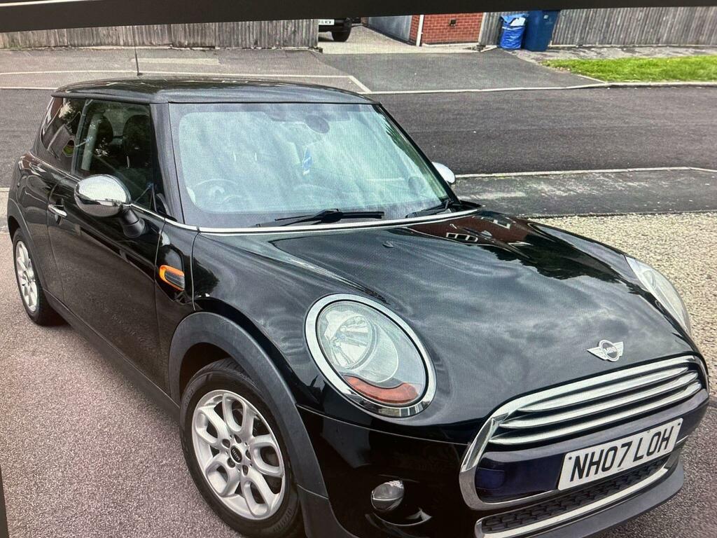 Mini Hatch Cooper Black