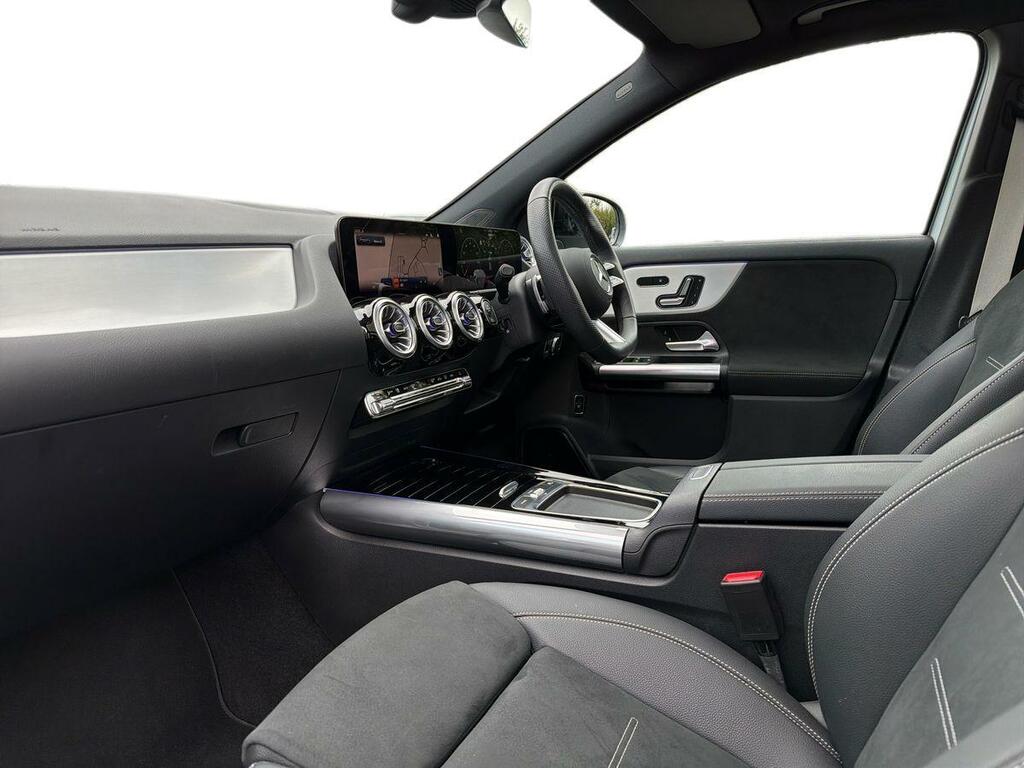 Mercedes-Benz GLA Class Gla 220 D 4Matic Amg Line Premium Plus Silver #3