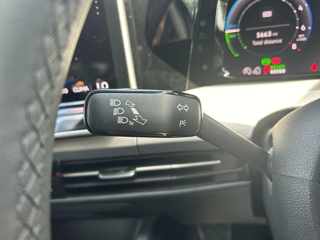 Volkswagen e-Golf 1.5 Tsi Ehybrid 19.7Kwh Match Hatchback Black #31