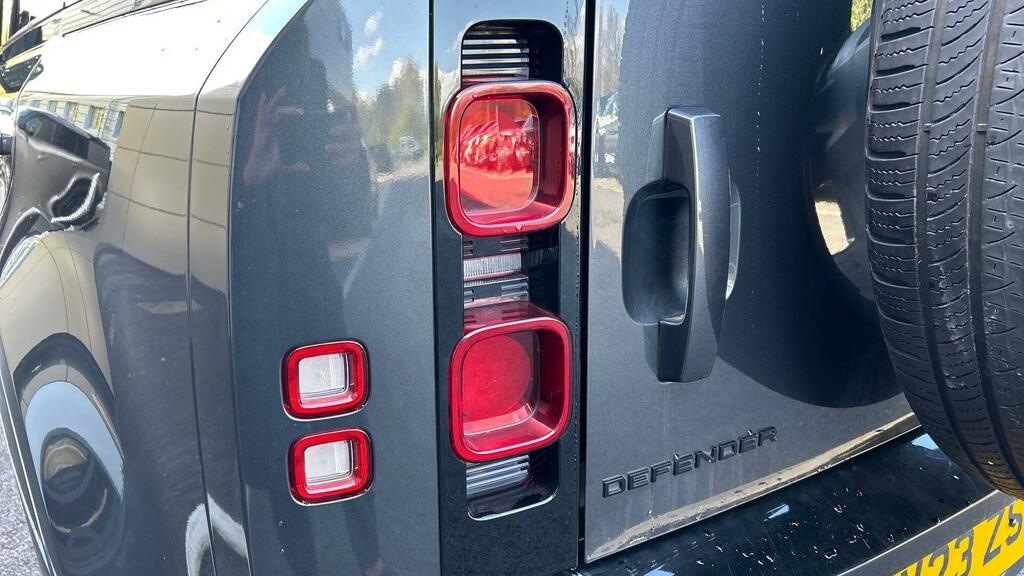 Land Rover Defender 110 Se Black #17