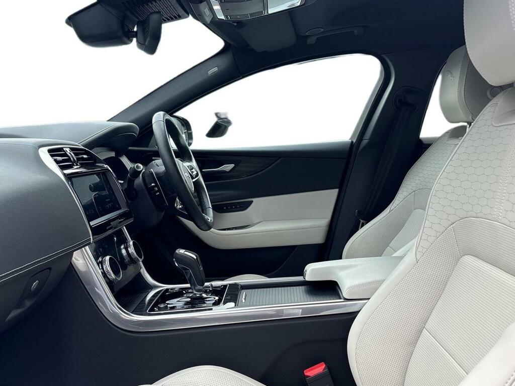 Jaguar XE 2.0 P250 R-dynamic Hse Grey #3