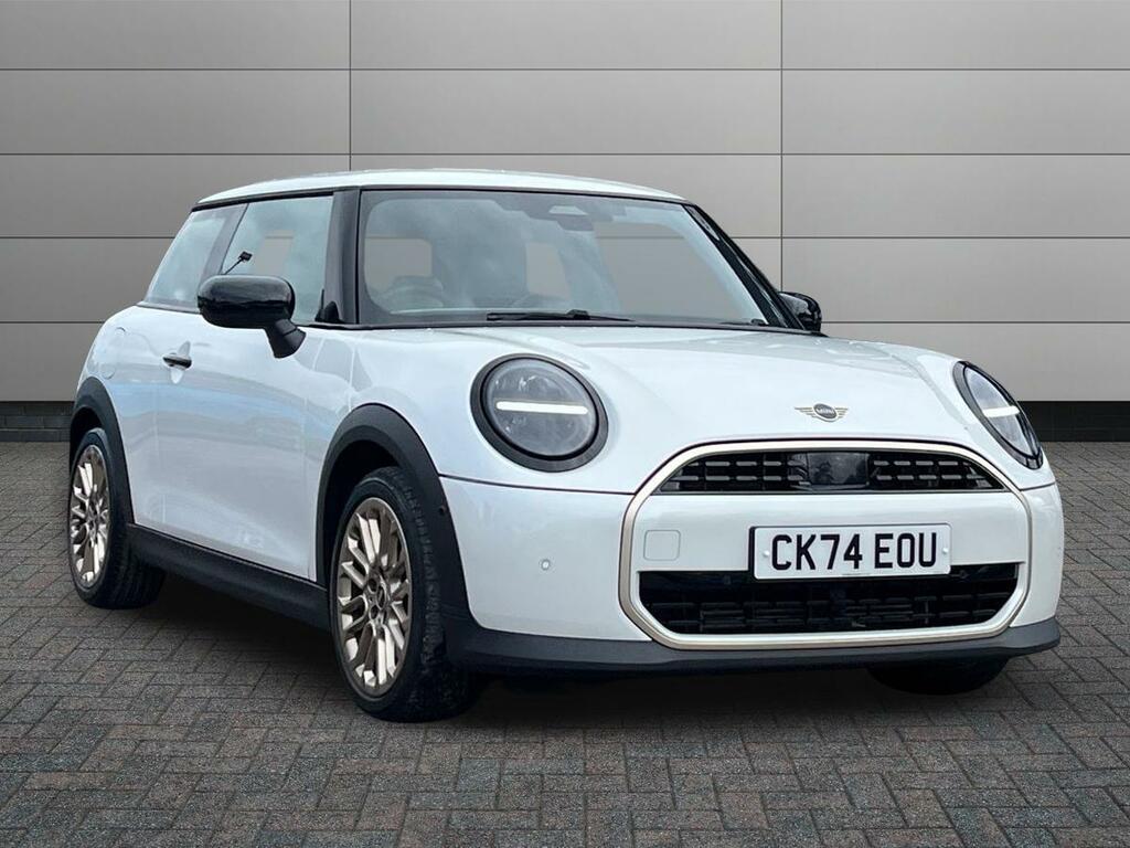 Mini Hatch 1.5C Exclusive Steptronic Euro 6 Ss White