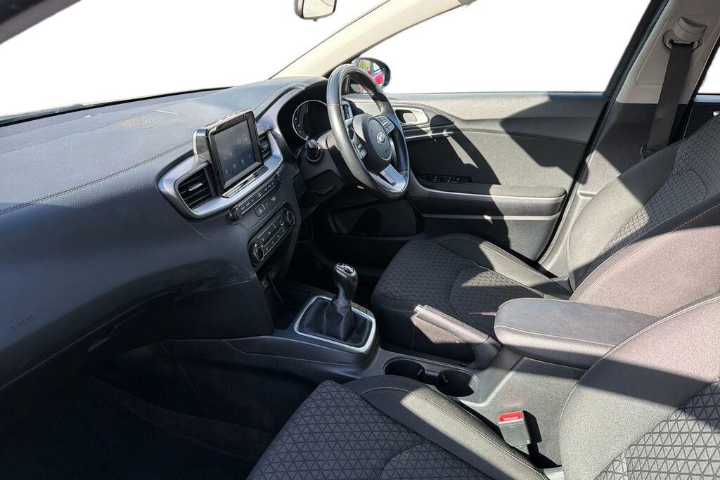 Kia Ceed 1.6 Crdi 2 Silver #2