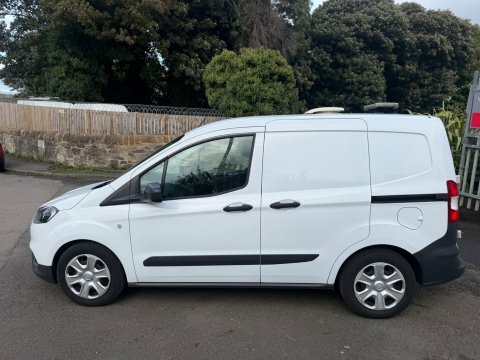 Ford Transit Courier Mpv #6