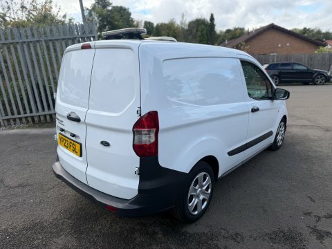 Ford Transit Courier Mpv #3