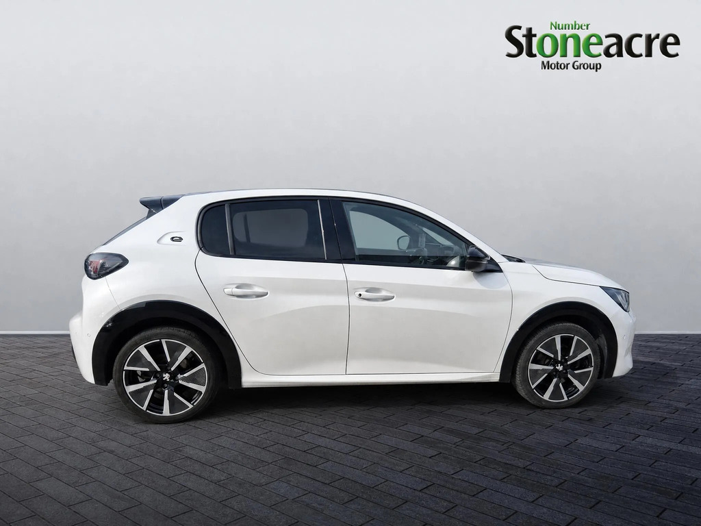 Peugeot e-208 50Kwh Gt Premium White #2