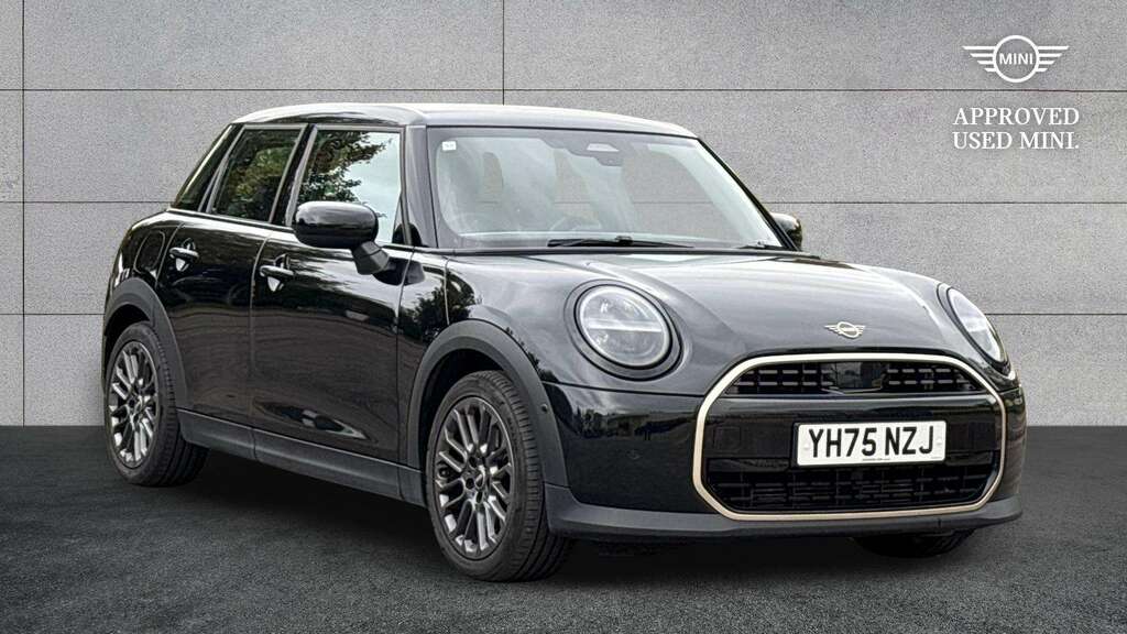 Mini Hatch 1.5 C Exclusive 2025 Black