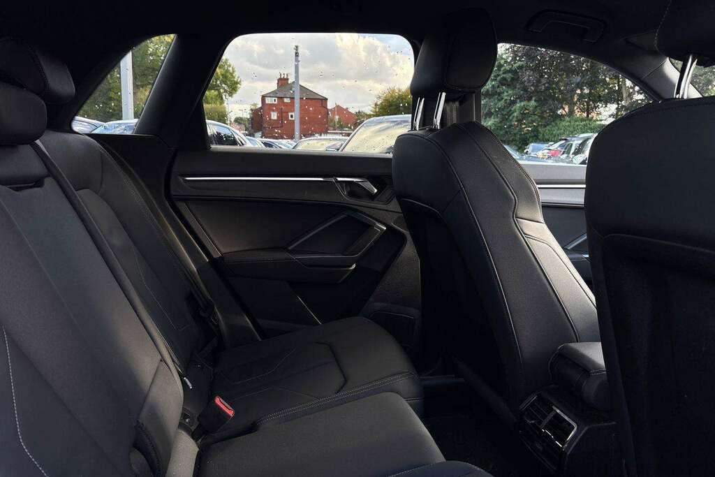 Audi Q3 1.5 E-hybrid S Line S Tronic 2025 Black #39