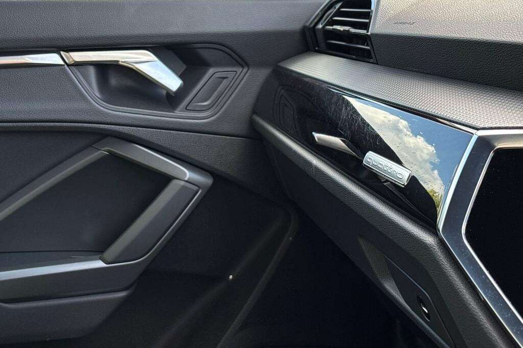 Audi Q3 1.5 E-hybrid S Line S Tronic 2025 Black #37
