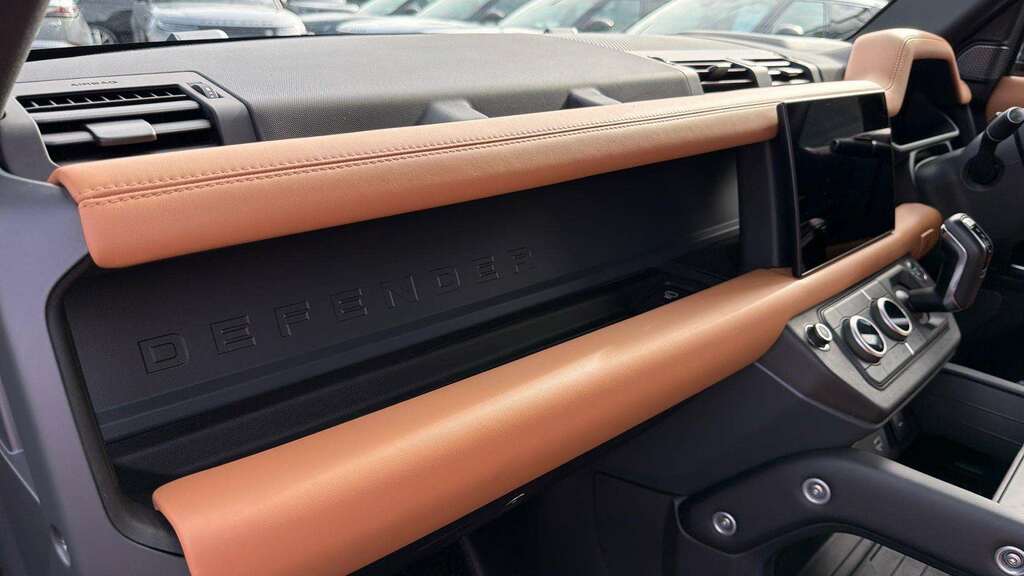 Land Rover Defender 90 3.0 D250 X-dynamic Se 90 Silver #37