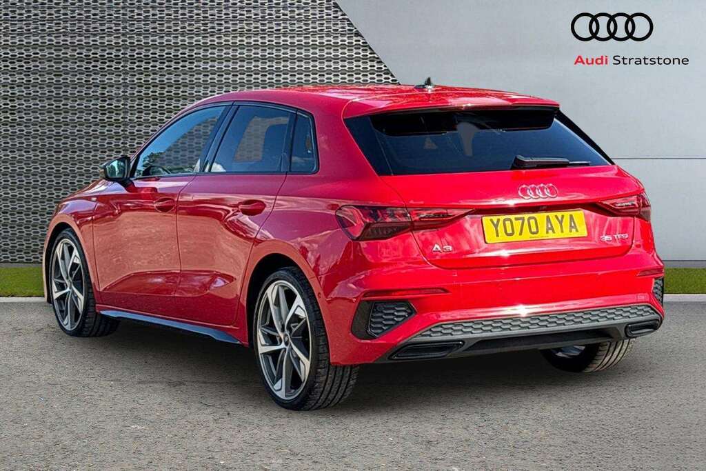 Audi A3 35 Tfsi Edition 1 Comfortsound 2021 Red #3