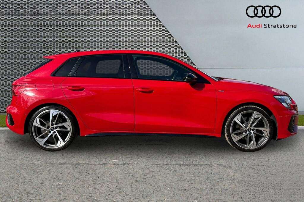 Audi A3 35 Tfsi Edition 1 Comfortsound 2021 Red #4