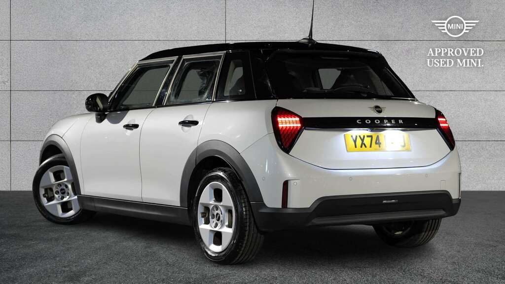 Mini Hatch 1.5 C Classic 2024 White #2