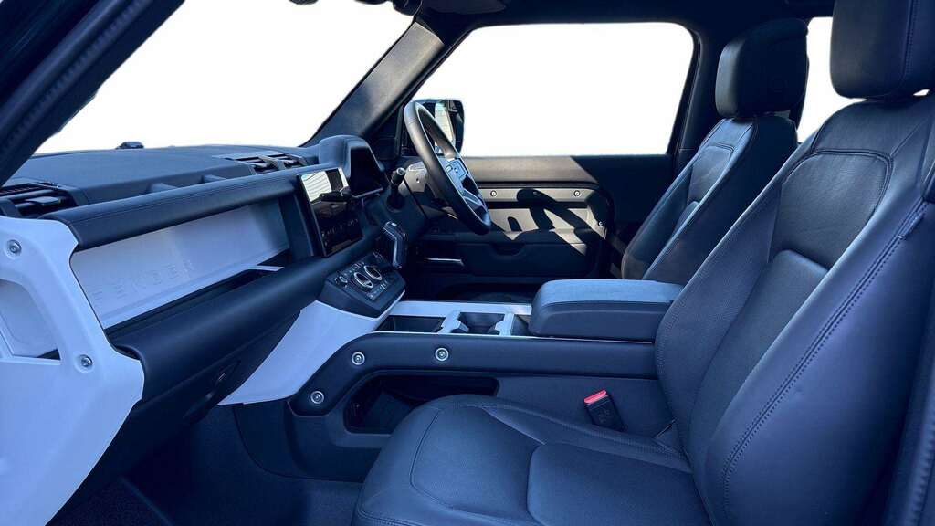 Land Rover Defender 90 3.0 D250 X-dynamic Hse 90 2025 Black #3
