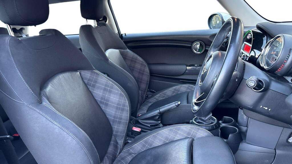 Mini Hatch 1.5L Cooper D Black #12