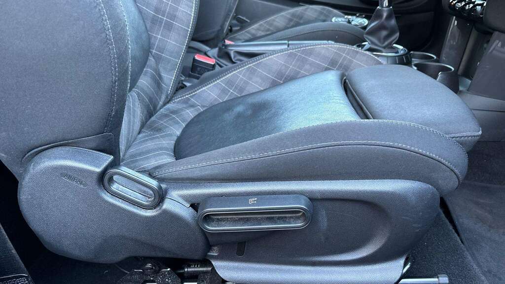 Mini Hatch 1.5L Cooper D Black #26