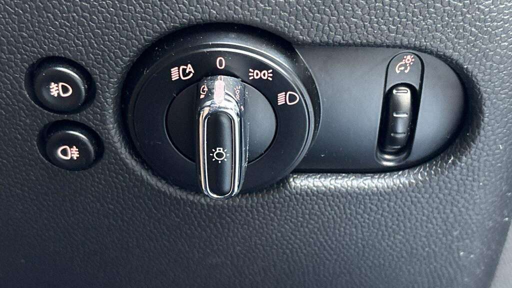 Mini Hatch 1.5L Cooper D Black #36