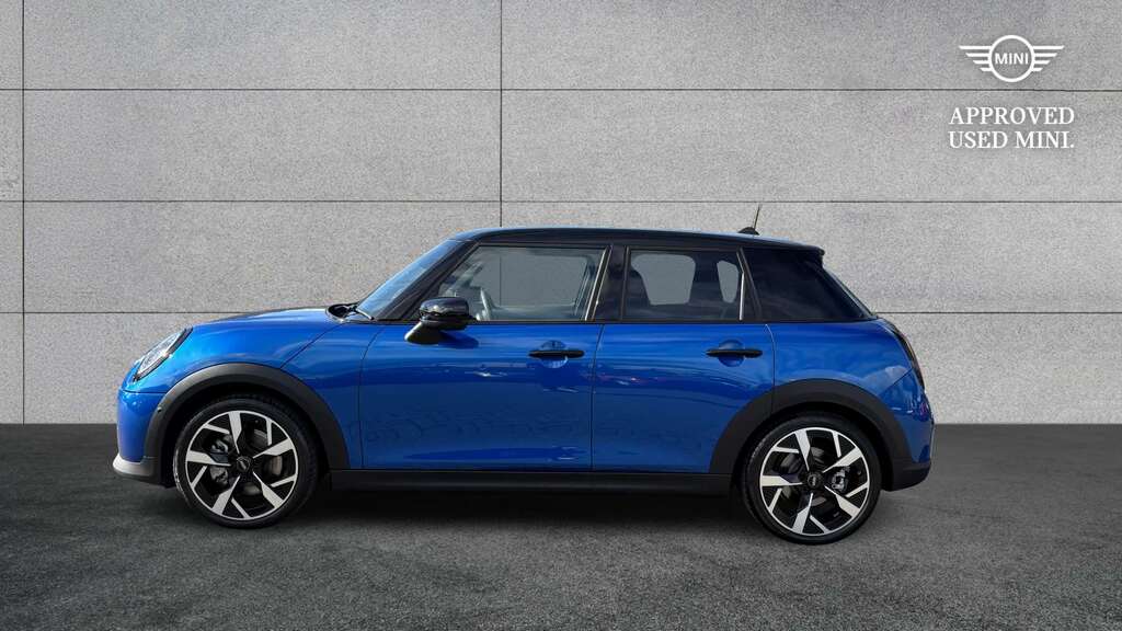 Mini Hatch 1.5 C Exclusive 2025 Blue #3