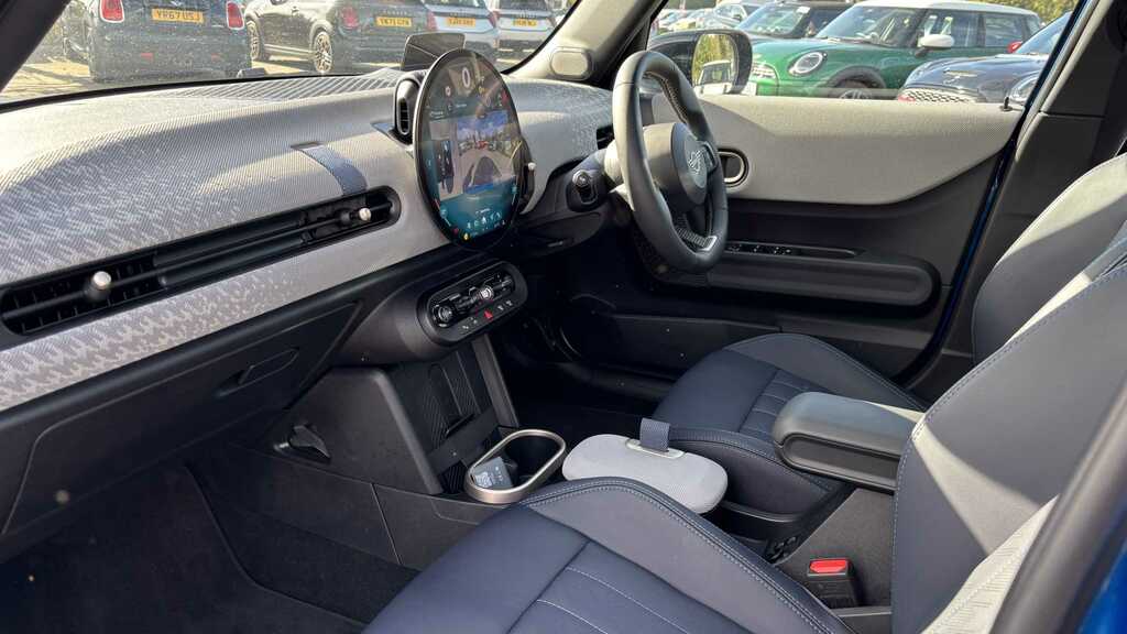 Mini Hatch 1.5 C Exclusive 2025 Blue #5