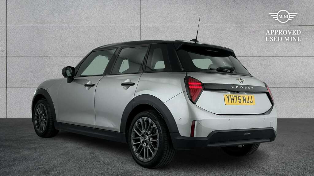 Mini Hatch 1.5 C Exclusive 2025 Silver #2