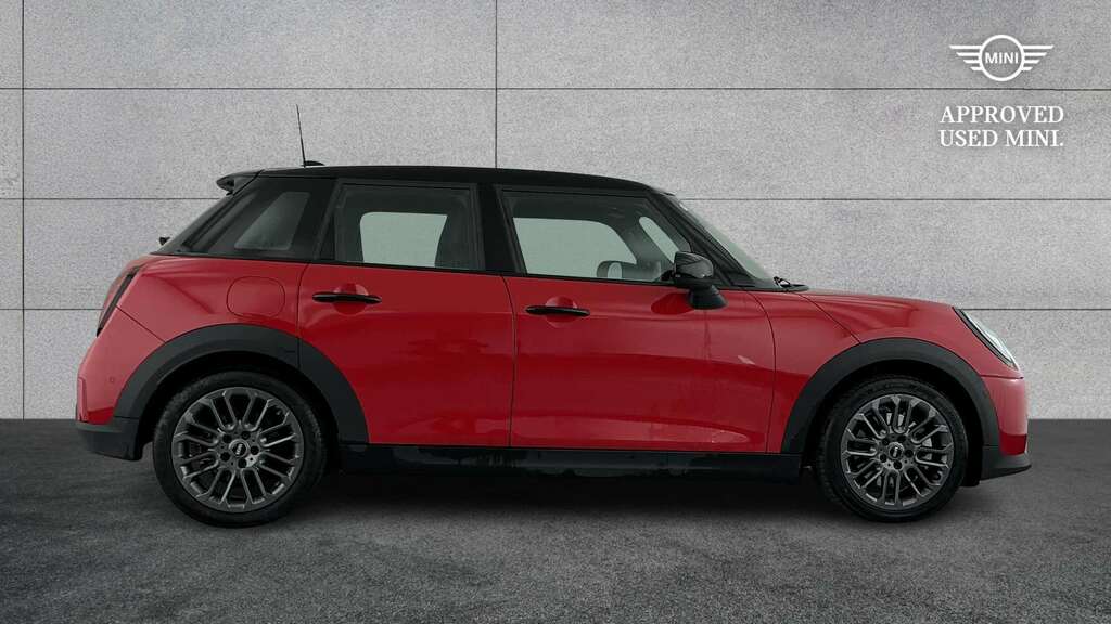Mini Hatch 1.5 C Exclusive 2025 Red #3