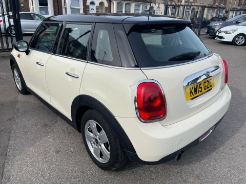 Mini Hatch 1.5 Cooper White #3