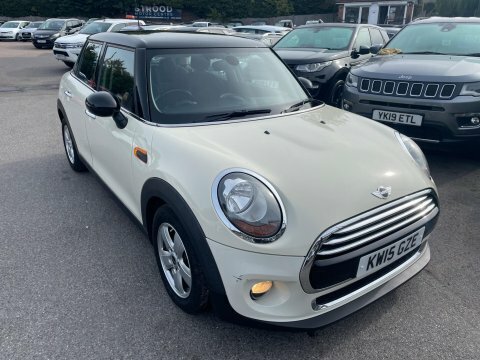 Mini Hatch 1.5 Cooper White