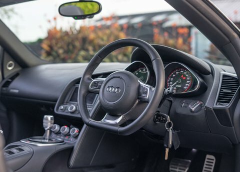 Audi R8 5.2 R8 Spyder White #3