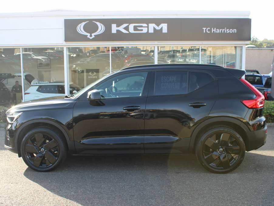 Volvo XC40 2.0 B4p Plus Black Edition WN25ZTM Black #4