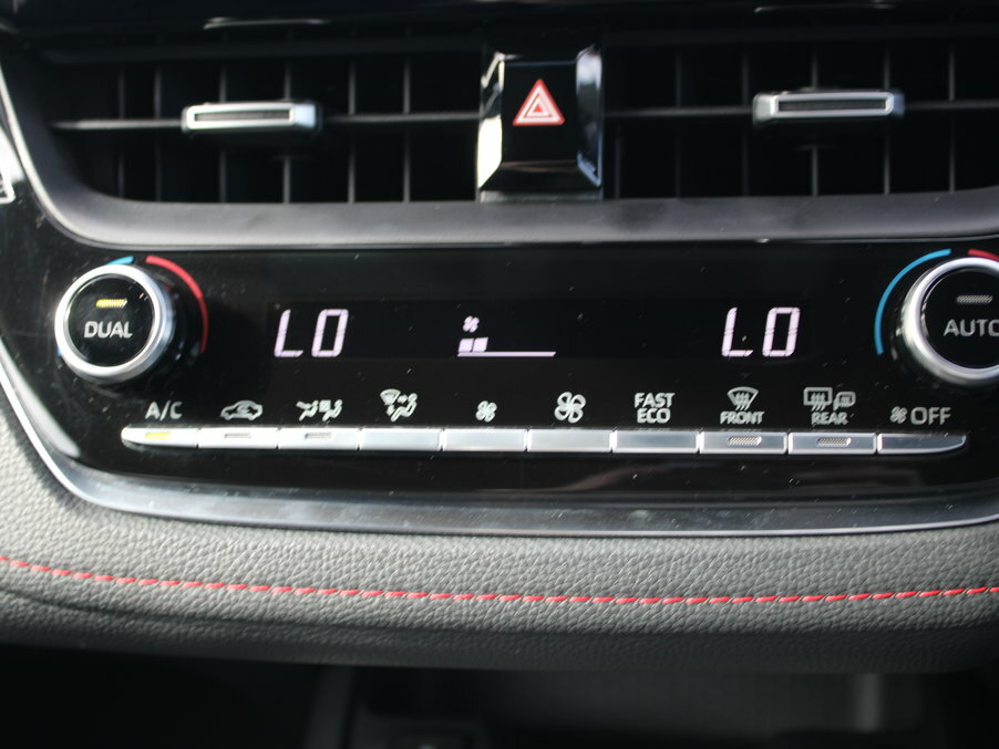 Toyota Corolla Corolla Excel Vvt-i Hev Cvt Silver #31