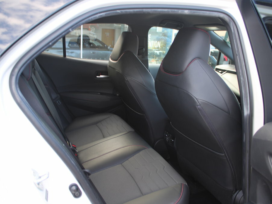 Toyota Corolla Corolla Excel Vvt-i Hev Cvt Silver #25
