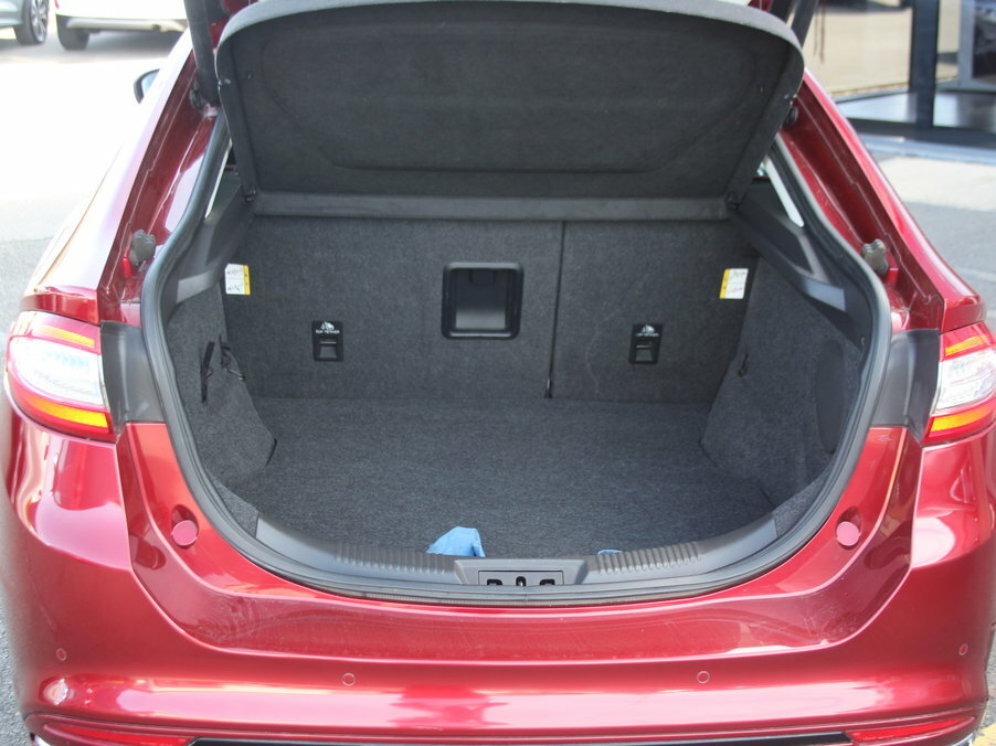 Ford Mondeo Tdci Titanium Hatchback Blue #16