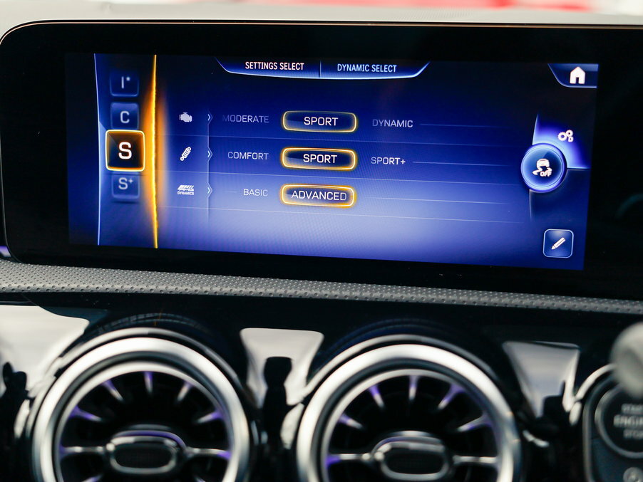 Mercedes-Benz A Class A200 Amg Line Premium Plus 2025 Blue #55