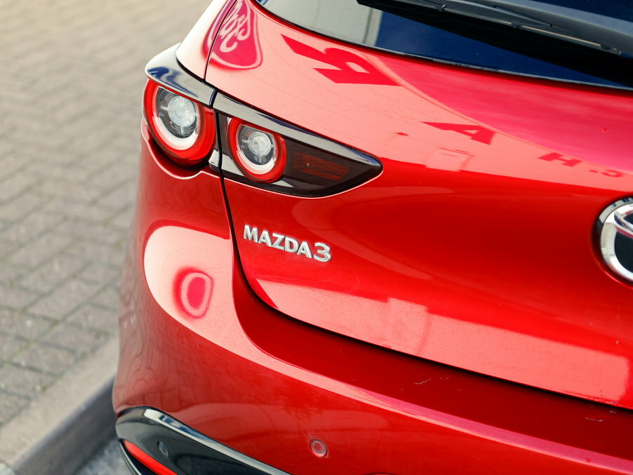 Mazda 3 2.0 E-skyactiv G Mhev Takumi Red #5