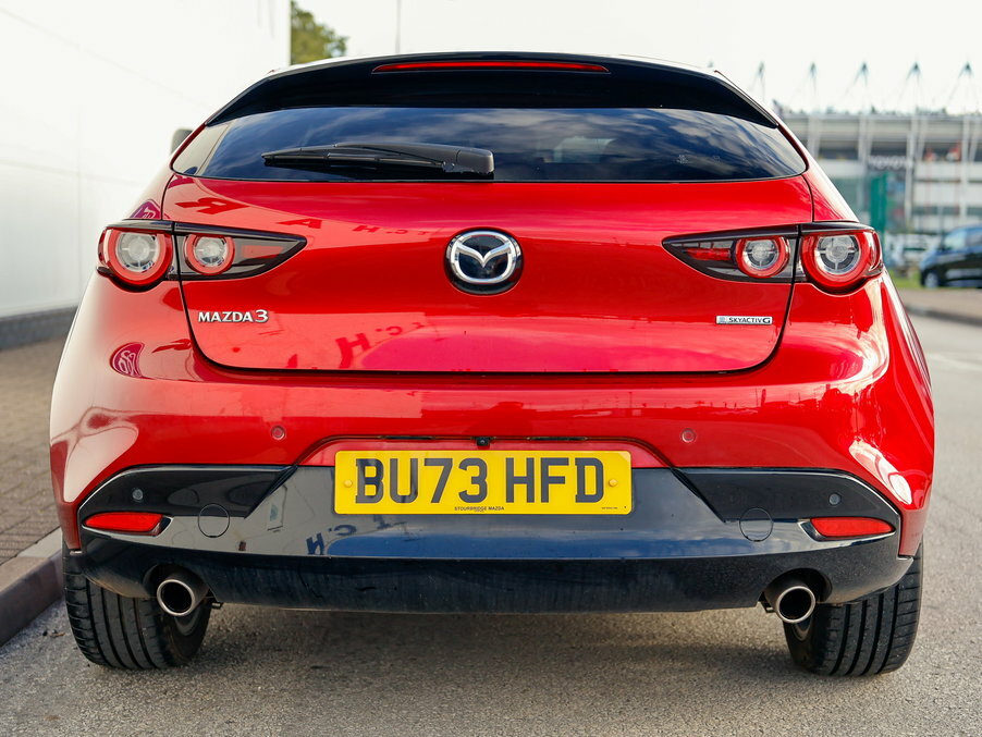 Mazda 3 2.0 E-skyactiv G Mhev Takumi Red #4
