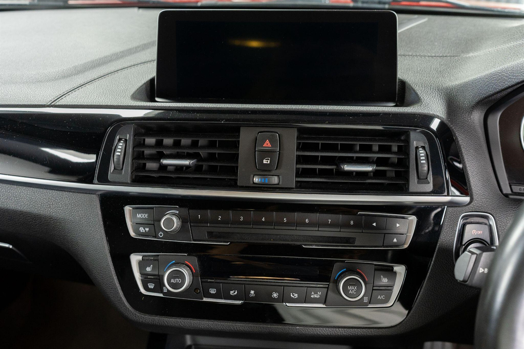 BMW 1 Series 116D Sport Nav White #34