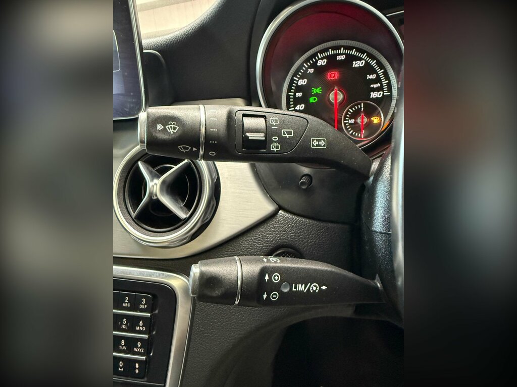 Mercedes-Benz GLA Class Gla 180 Amg Line Edition #39