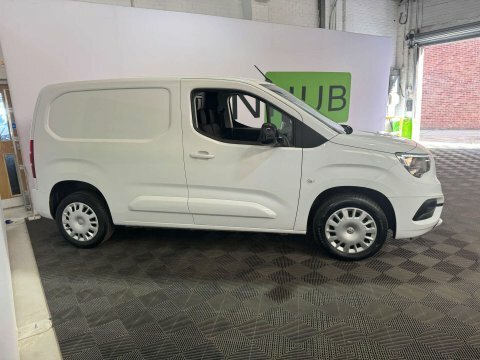 Vauxhall Combo 2023 73 1.5 White #4