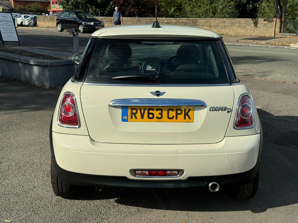 Mini Hatch 1.6L Cooper D RV63CPK White #4