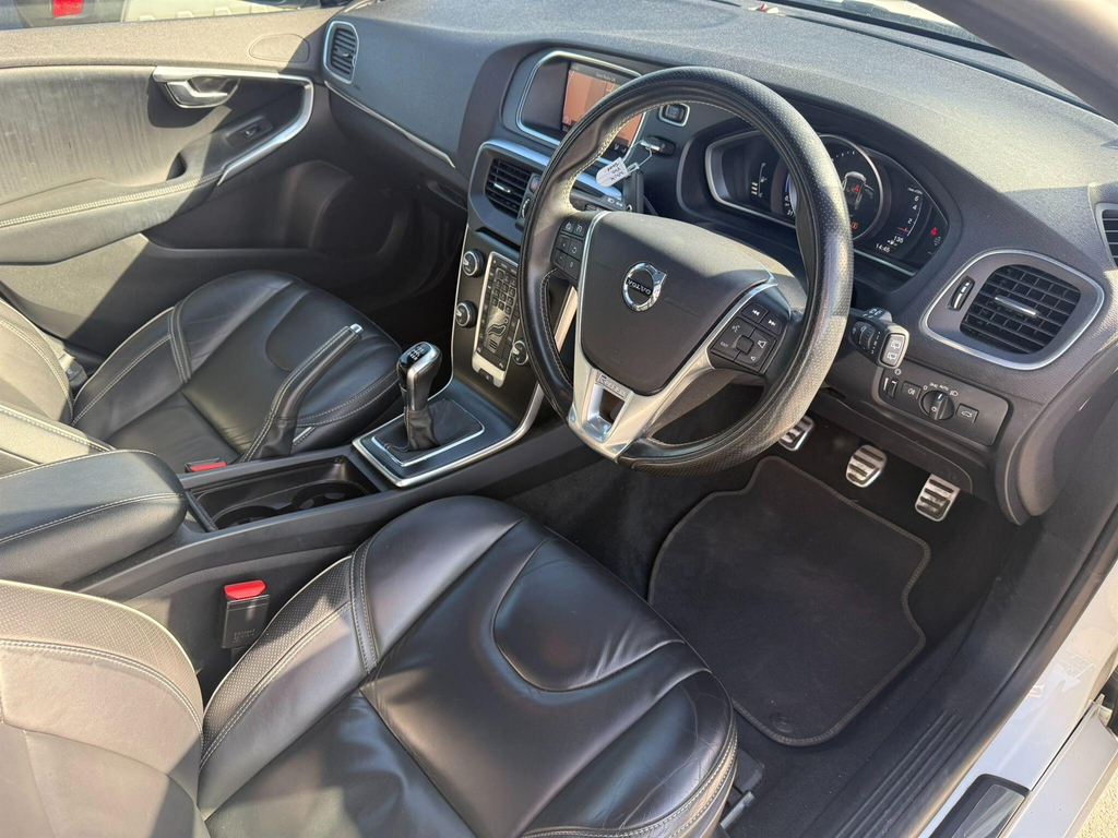 Volvo V40 1.5 Inscription T3 Gold #9