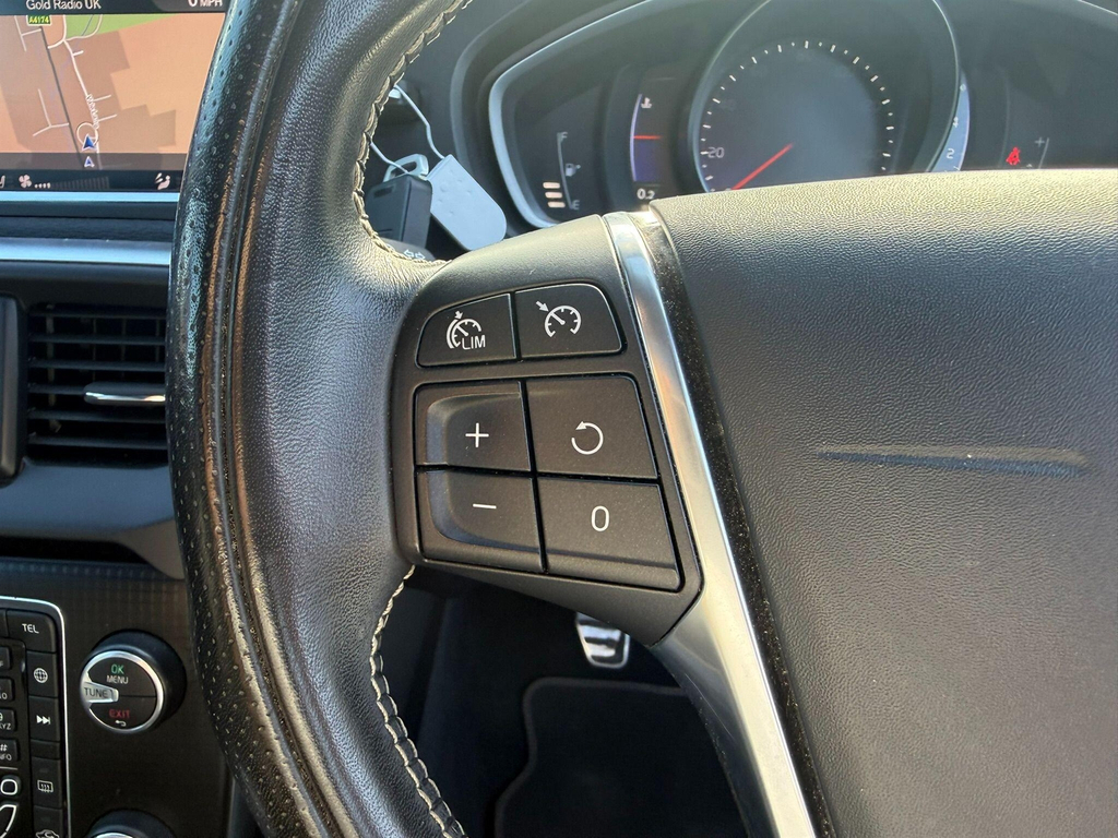 Volvo V40 1.5 Inscription T3 Gold #18