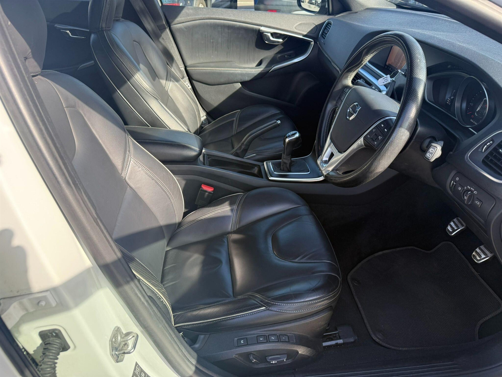 Volvo V40 1.5 Inscription T3 Gold #10