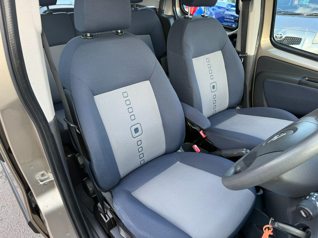 Citroen Nemo Multispace Mpv 1.4 Hdi Sensodrive Euro 4 201010 Blue #12